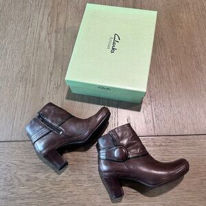 Clarks Artisan Collection Brown Leather Heeled Ankle Booties Size 6.5 Peralta